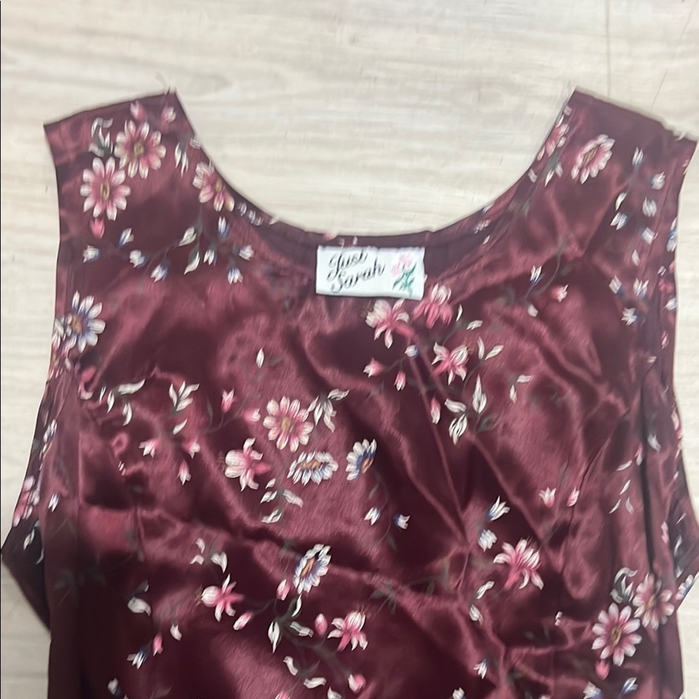 Elegant Red Maxi Sundress with Scoop Neck for Weddings - Picture 2 of 5